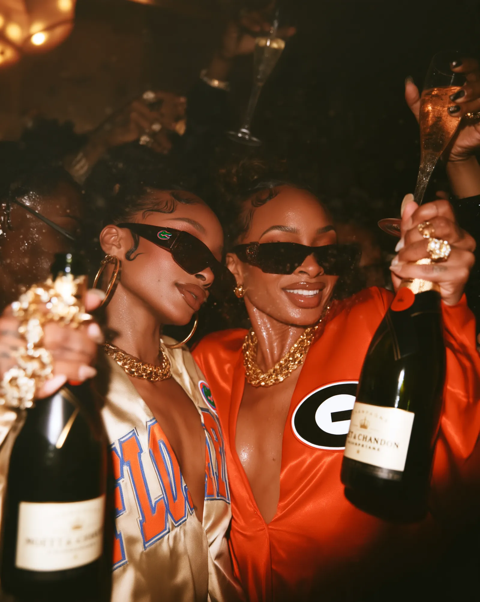 Guests in Florida and Georgia silk holding bottles up